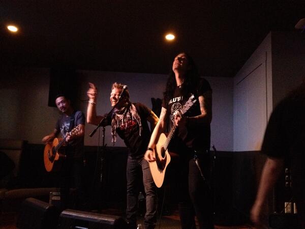 holowatuk's tweet image. Three fifths of Coverboy live at the Trop. @IAmJericho @todddammitkerns #goodatmath #101GC