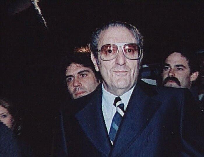 ギャング マフィアbot Pa Twitter ポール カステラーノ 1915 1985 カルロ ガンビーノの死を受けて ボスとなる 部下に麻薬の取引を禁じていたが 幹部のジョン ゴッティが密かに麻薬を扱っていることを知り 制裁を加えようとしたが 先手を打たれ暗殺された