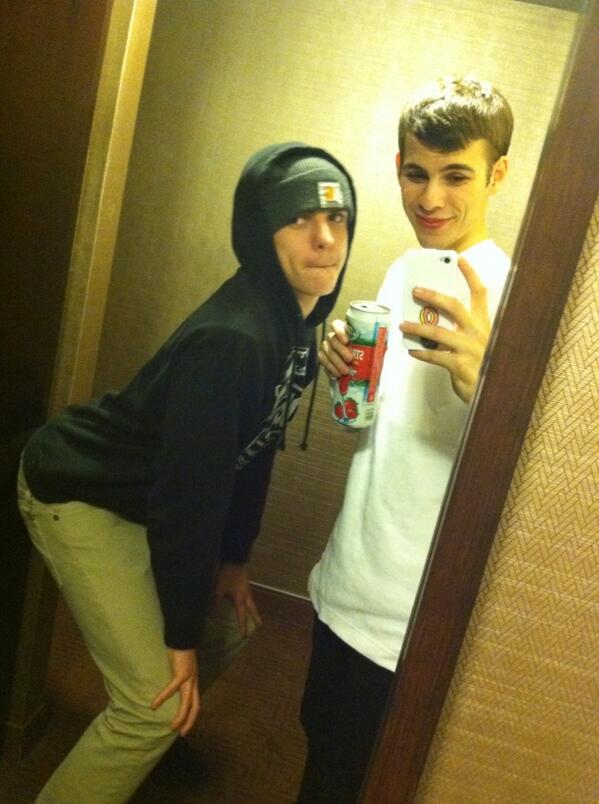 Renegade_Joey's tweet image. Ummm @Takeynator are you okay? Lmfaooo #twerk HANNAH MONTANA HANNAH MONTANA