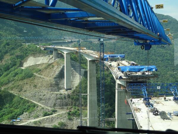 ANOTHER WAY TO BUILD BRIDGES WITH COMANSA TOWER <a href="/radius_cranes1/">Richard Anderson</a> <a href="/radius_cranes/">Maximum Load</a>