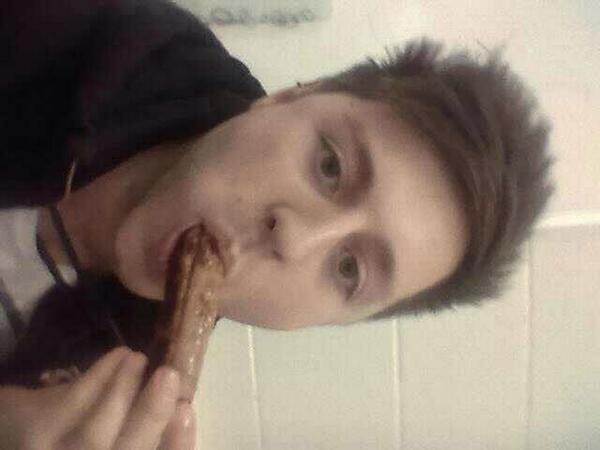 karrahgallagher's tweet photo. @LukeThackeray you babe http://t.co/96fbI12JGJ