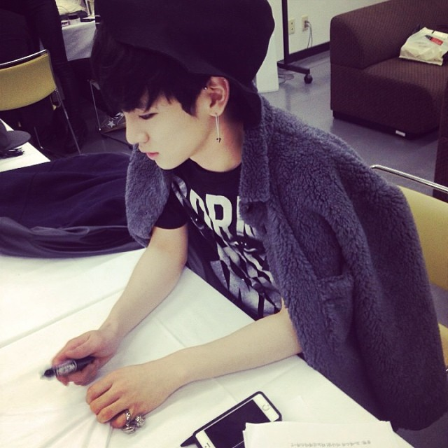 BZ6Eh4YCUAAgEBJ.png:large