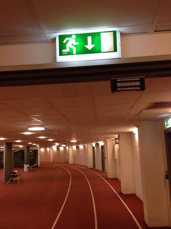 Er det egentlig greit at nødutgangmannen har så rævva løpeteknikk? #lavhofte #stem #overstride #noenmågå