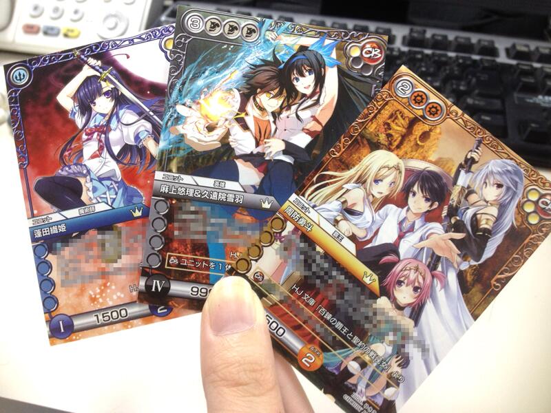Uzivatel Hj文庫 Na Twitteru オマケで今までのコラボしおりをおさらい １０月新刊に付属の 火界王剣の神滅者 １１月の 黒き英雄の一撃無双 そして１２月の 百錬の覇王と聖約の戦乙女 です 是非とも揃えてみてくださいませ Http T Co Xhclspruis Twitter