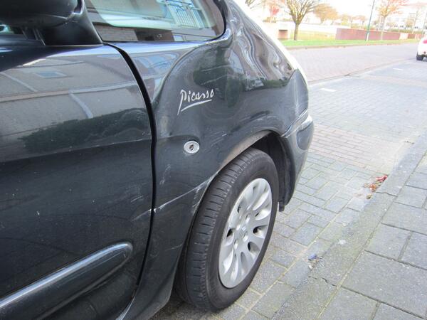 Getuige? Iemand heeft zaterdag bij AH/Action Driebergen onze auto geraakt, en vergeten een briefje achter te laten...