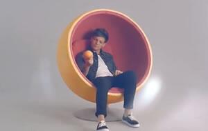 baseclassics's tweet image. Anyone spot the Orange Ball Chair in @onedirection's Our Moment ad? okno.co.uk/r7781