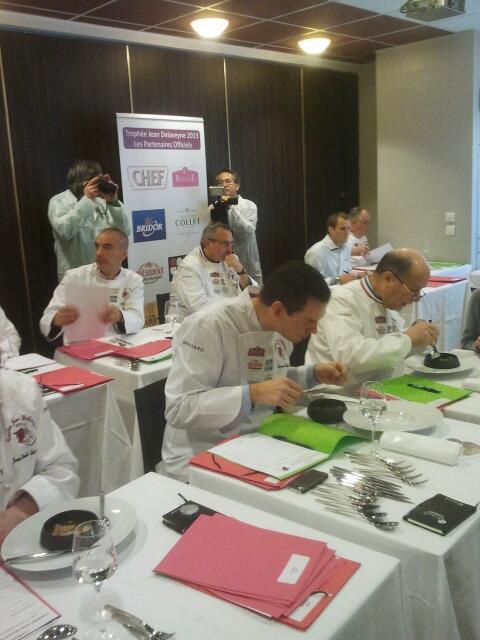 Benoit_Cham's tweet photo. Les jurys en pleine dégustation. #JeanDelaveyne #JouyEnJosas http://t.co/SEYxBCJRDX