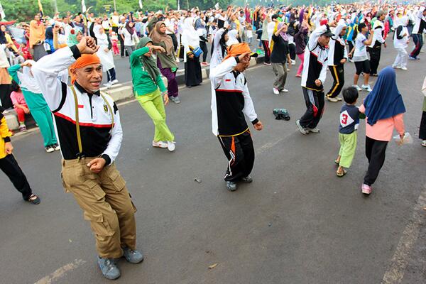 Senam Nusantara PKS Kota Bekasi. Rakyat sudah lelah dg narasi tanpa isi, rindu partai yg membersamai #AYTKTM