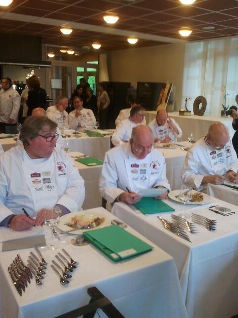 Benoit_Cham's tweet photo. Place aux plats #TrophéeJeanDelaveyne #JouyEnJosas http://t.co/ughFx3mD9w