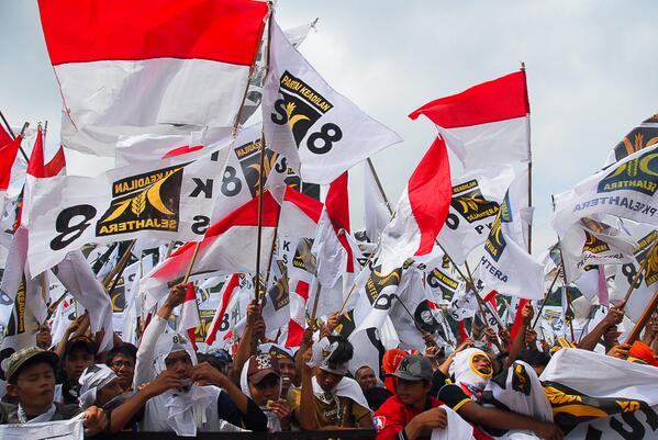Kibarkan panji bangsamu! via @Relawan_PKSFoto Apapun Yang Terjadi Kami tetap Memotret #AYTKTM