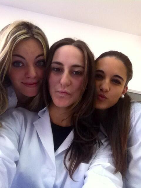 LidiaRodrgOsuna's tweet photo. @mluurcruz @CristinaPanea #laboratoriotime http://t.co/P3kVjTqwyU