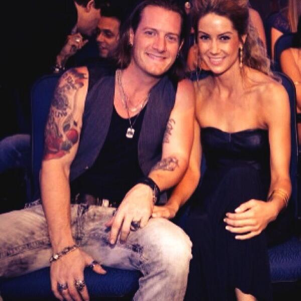 thubbgirls's tweet photo. Love these two @THubbmusic and @hayleystom http://t.co/5YvZlmtTpG