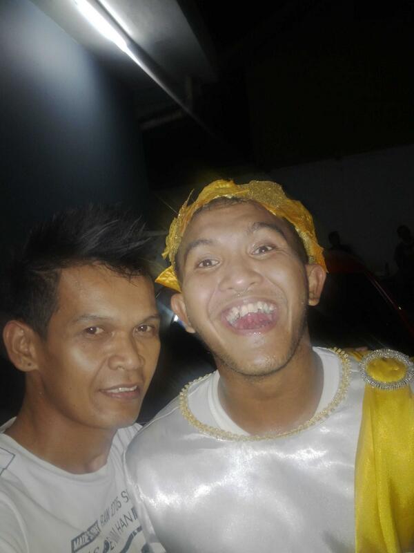 Foto bareng artis eeeaaaa...