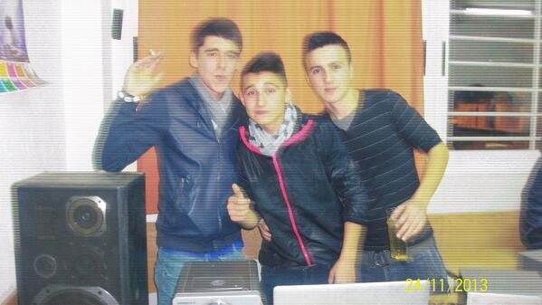 Aex_Camarillas's tweet photo. @Rubenik0 @adriancito97 Fierasss! http://t.co/mOkKsd3Ml8