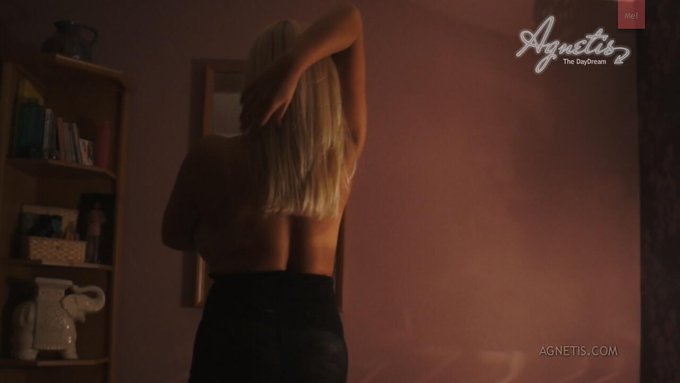 53% of you voted for "Trying on bras in the room" so I invite you! Thank you MCB for the idea! RT pls