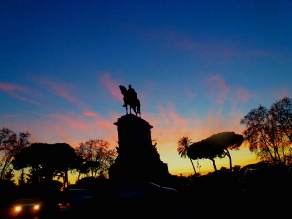 TrastevereRM's tweet photo. #Tramonto dal #gianicolo..i colori della #tramontana #rome #roma @romacapitaleTW @Roma_Capitale @SaiCheARoma http://t.co/vd5jgNKrGR