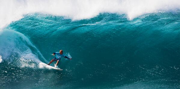 wsl's tweet photo. .@kellyslater - no hands #BillabongPipeMasters http://t.co/O8Q5IGCaM2