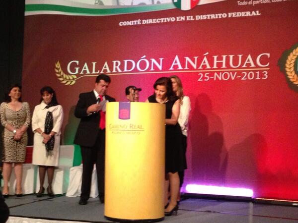 MujerCefimMiami's tweet photo. Galardón #anahuac #PRI a #cefim en Méx. DF #GalardonAnahuac http://t.co/rvZA3n4Q4u