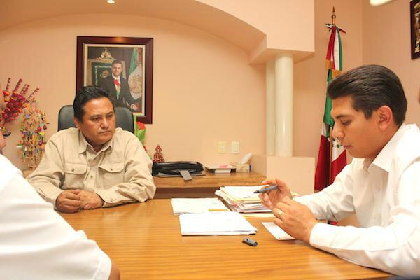 En días pasados se reunió <a href="/ArcosCatalan/">David Catalan-Arcos</a> con el titular de la SEDATU en #Guerrero <a href="/hvicario/">Héctor Vicario</a> para tratar temas diversos