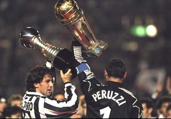 Ultras_Sumedang's tweet photo. @komfacs_ Sejarah hari ini (26 November): Juventus Juara Piala Toyota setelah mengalahkan River Plate @JCI_Sumedang. http://t.co/34ZnG2UffE