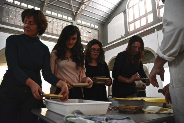 cienciacanaria's tweet image. #SCIC13 #di_Ca #Taller fabricación de #papel con #especiesinvasoras. Álbum #OA [@RafaAvero] facebook.com/photo.php?fbid…