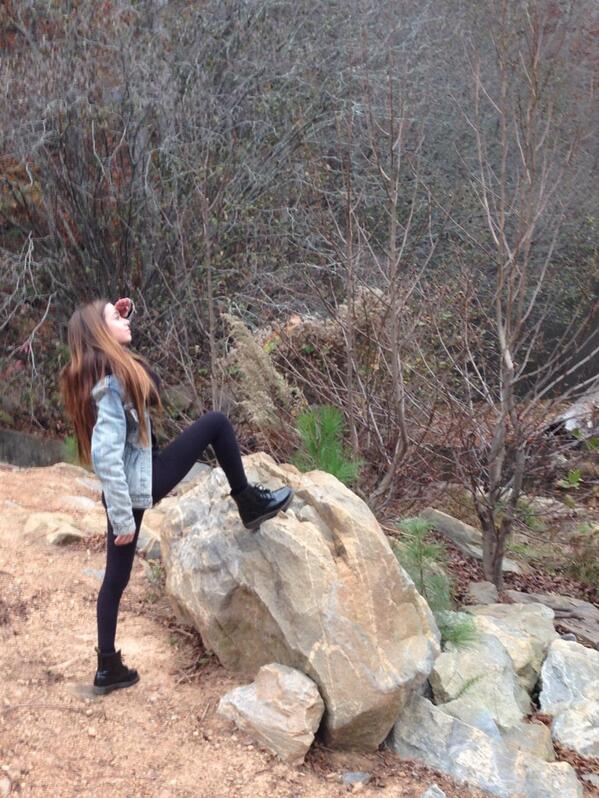 MakeupbyMandy24's tweet photo. me exploring the great outdoors 🍁🐴🍂🍃🌳😂 http://t.co/hRgCMemoP3