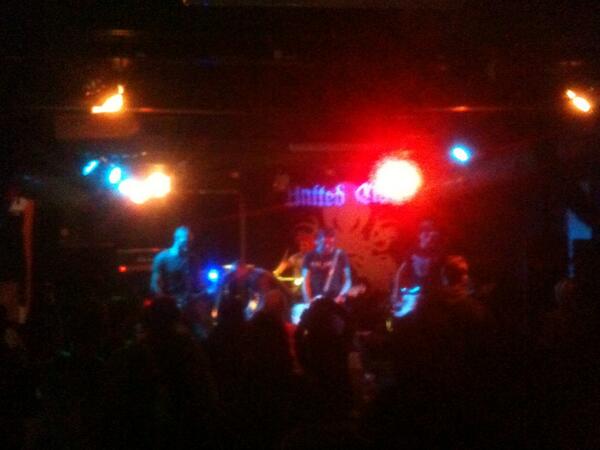 mr_takki's tweet photo. @theeTINKEES on stage. @IlDeesonesto http://t.co/anc4c25JWZ