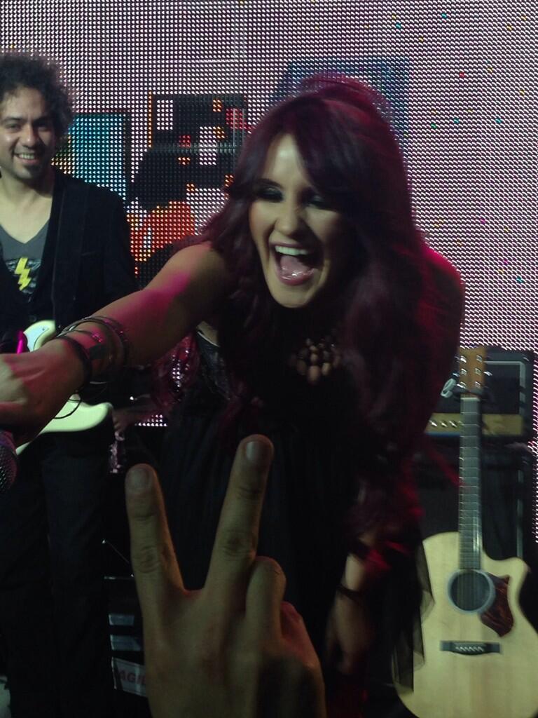 Dulce Maria. [10] - Page 13 BZ9-pruCAAAPian