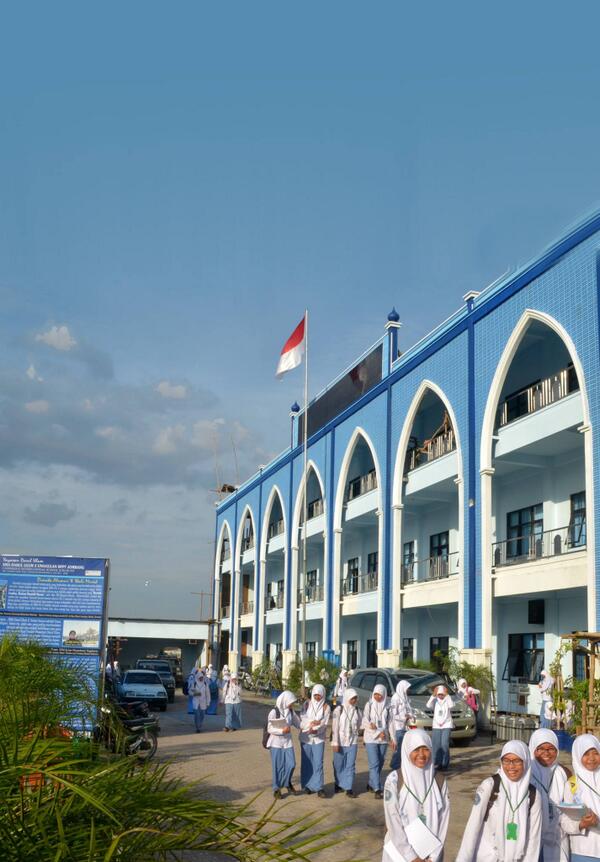 SMADU2's tweet photo. Senyum penuh tanggung jawab menyongsong hari depan --Pak Mas Ud http://t.co/ugrHKp8Hym