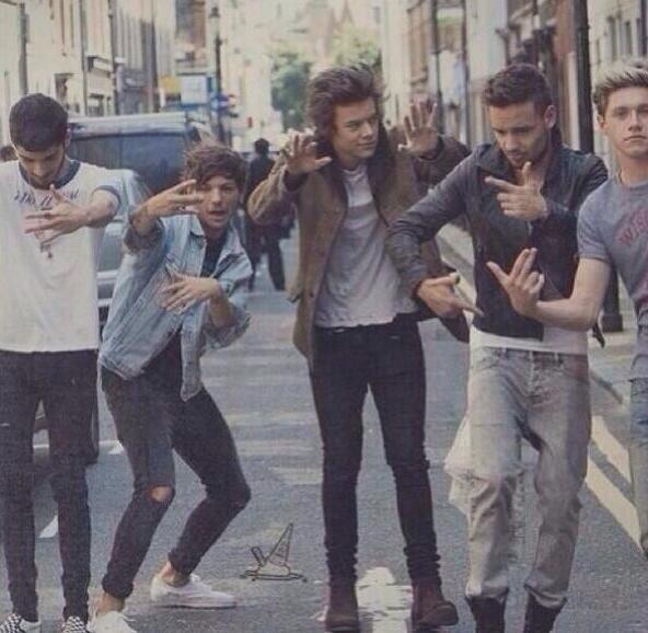 heathenzjm's tweet image. THE BOYS MIGHT LOSE IF YOU JUST READ AND DONT RT

SO RT AND SEE A SMILE ON THEIR FACE

#mtvstars One Direction