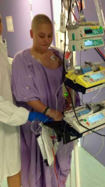 BiebersGlobe's tweet photo. REMEMBER KAYLA? She's meeting Justin ON WEDNESDAY IN AUS, we just got the OK to tell y'all! #BieberIsMeetingKayla RT http://t.co/6N95ephF9g