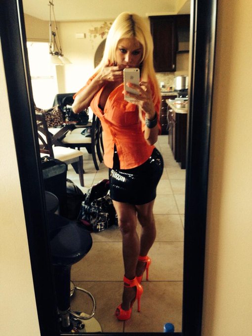 On set for @wicked http://t.co/ywoxGztIaR<a class="tags" target="_blank" title="On Twitter" href="/?out=eyJ0eXAiOiJKV1QiLCJhbGciOiJIUzUxMiJ9.eyJpYXQiOjE3MjIxMDAzMDQsImlzcyI6InR3cG9ybnN0YXJzLmNvbSIsIm5iZiI6MTcyMjEwMDMwNCwiZXhwIjoxNzUzNjM2MzA0LCJyZWRpcmVjdF91cmwiOiJodHRwczovL3R3aXR0ZXIuY29tL3dpY2tlZCJ9.aTkuefWTJR4nL5iL6m_ziSMvm36ch_2qbL3GIBKdof0LtyjBfL-Qm8jpb04FNQM-1jBWYRLwKqlyUbD51fwWfQ">@wicked</a>