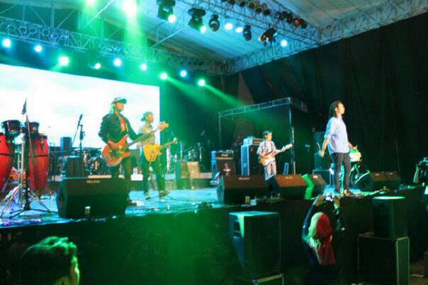 RastaBilly's tweet photo. #SingingPartyTogether http://t.co/bSBIbHuqYt