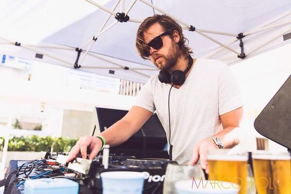 MYMediaSydney's tweet photo. Superb set poolside at Marco Polo from the man that is @Finnebassen thank you sir ! :) http://t.co/bWceR46HYU