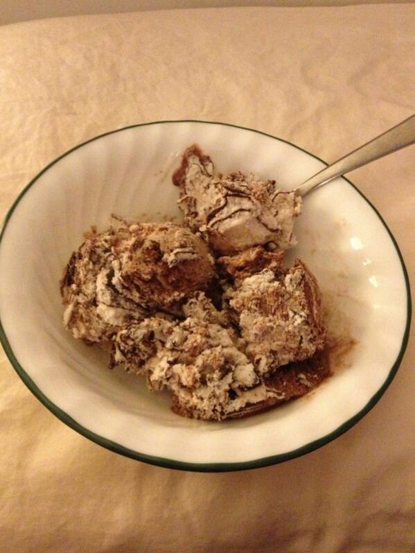 CaityMay324's tweet image. Dont worry guys im getting my 6,000 calories #tracksolutions