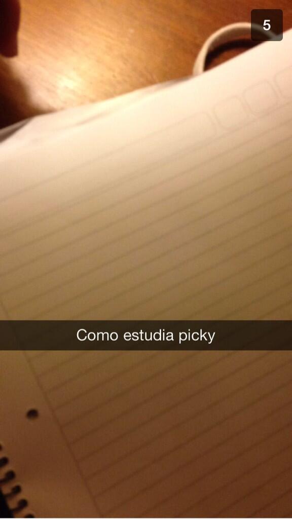 julialcuri's tweet photo. Jajajajajajajajajajaja ta listo ahora me puedo dormir @PickyRodriguez1 😂👌 http://t.co/648Szw958E
