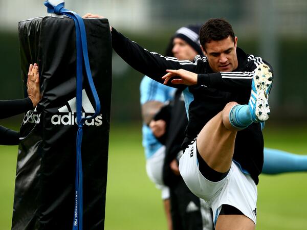 New Zealand's team to face England is out, with Dan Carter set to play his 100th Test. planetrugby.com/story/0,25883,…