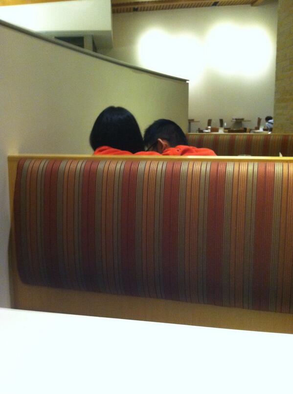 eLLyPirman__12's tweet image. like r u shitting me. #newcouple #sameposition #isthisnormal #amimissingsomething