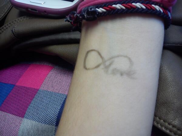 andrea_grb's tweet photo. Ixe esta millor @miireiiam jajajajaja http://t.co/fBbhKh8uDE