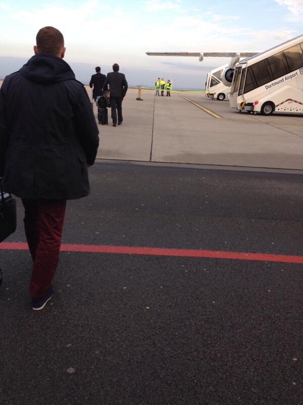 Phil_Hofmann's tweet photo. Abflug nach Montenegro ! #U21 http://t.co/n5mLP6dQhk