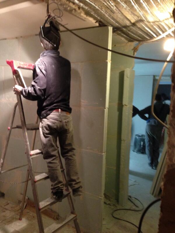 Robin050489's tweet photo. @CelDerouillat pourra bientôt aller au wc ds son appartement!  Aidez la à réaliser son rêve #tf1#tsensemble http://t.co/hF0NmVxzst