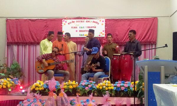 CikFiezaIbrahim's tweet photo. Mlm eksperasi budaya + seni oleh klien @cnc_jerantut .pertdngan antara asrama n c&amp;c idol @rizalujang1 @AADKMalaysia http://t.co/HrJzSmy9hz