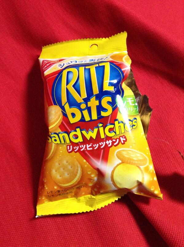queensonoko_nr's tweet photo. ご飯前におつまみっと♡
これおいしいのよね〜(うしし
あらやだ、太るかしら…？(苦笑 http://t.co/auZJCm4ncY
