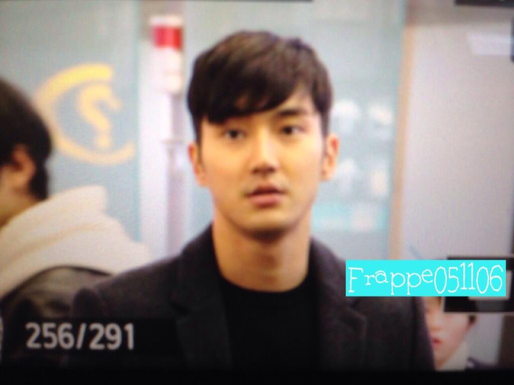 BZBd85uCMAAzUwU.jpg:large