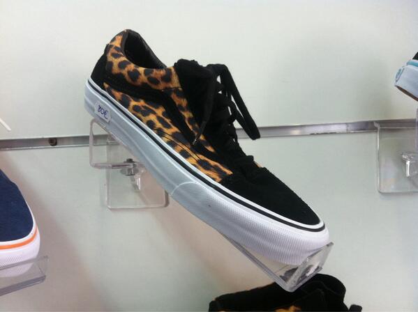 HoodShop's tweet photo. Nueva promoción Noviembre:
Playeros VANS old skool, authentic,atwood y era  a 50€ 
Ropa y complementos 20% dto. http://t.co/PEFwkSghWf