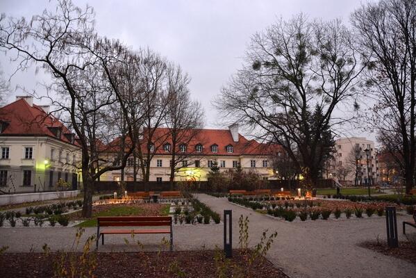warszawa's tweet photo. Zobacz jak zmienia się #Ogród #Krasińskich. #Warszawa #rewaloryzacja #ogrodu http://t.co/i28uyoieT2 http://t.co/JnA1hhoY2J