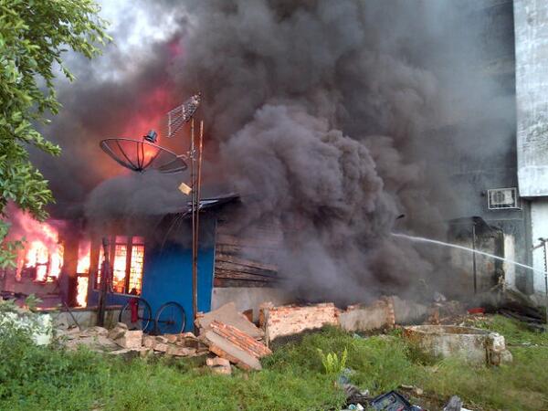 Kebakaran besar di kelurahan dumai kota.