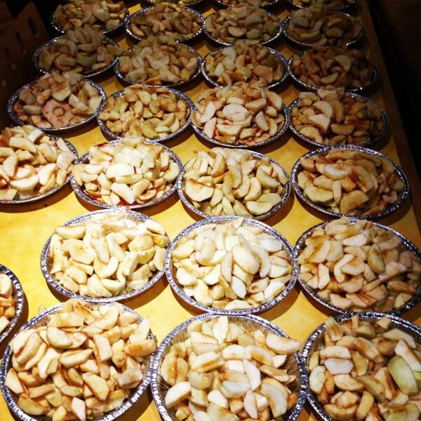 PhillipsExeter's tweet photo. Non sibi is delicous. ESSO made over 30 apple crisps for the Vincent de Paul food pantry. Yum! http://t.co/GJsgZnb6JM