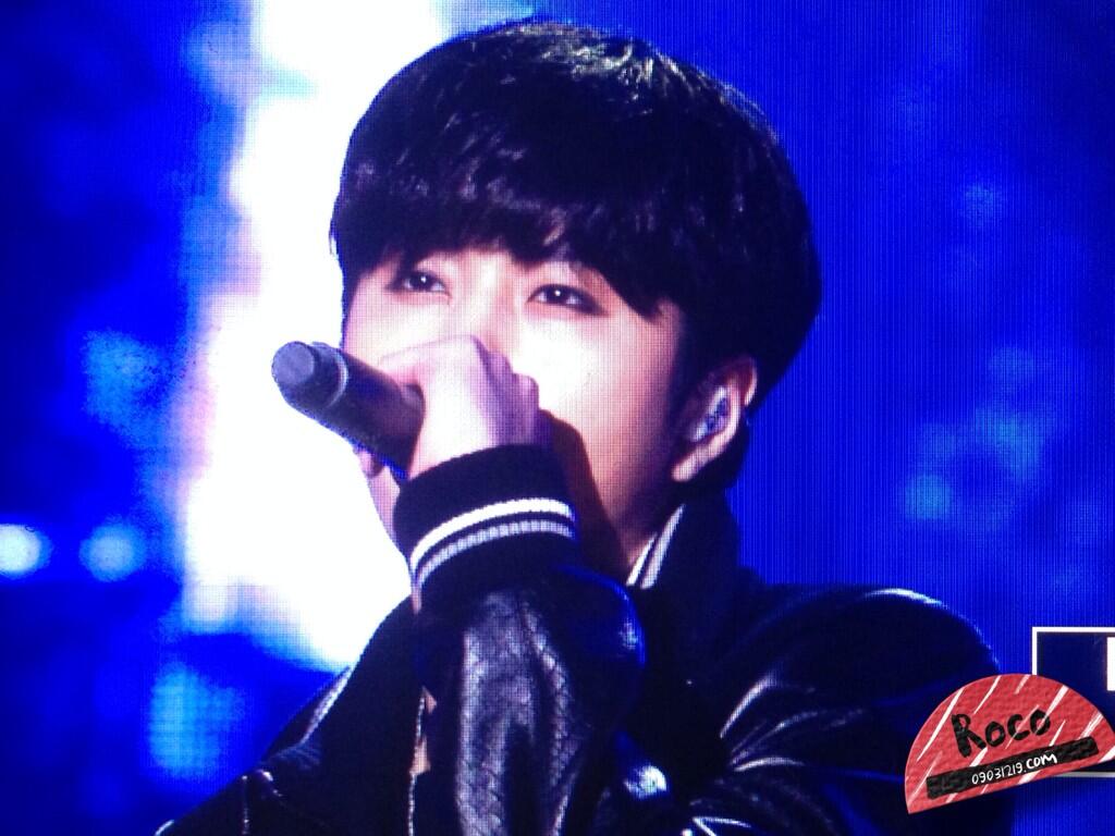 BZCDeYbCEAAwSbS.jpg:large