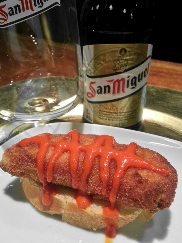 Otro jueves , otro Pincho - Pote por 2€ en la Marinera, hoy tenemos Rollito de lomo y queso con piquillo en emulsion!